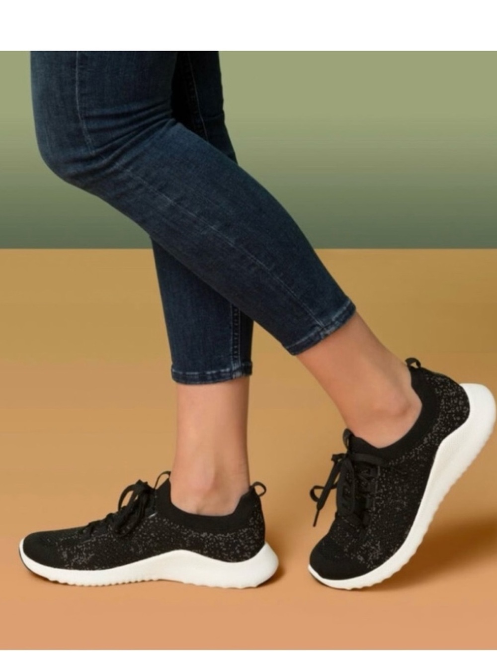 Aetrex Carly Arch Support Sneaker in Black, size 6.5